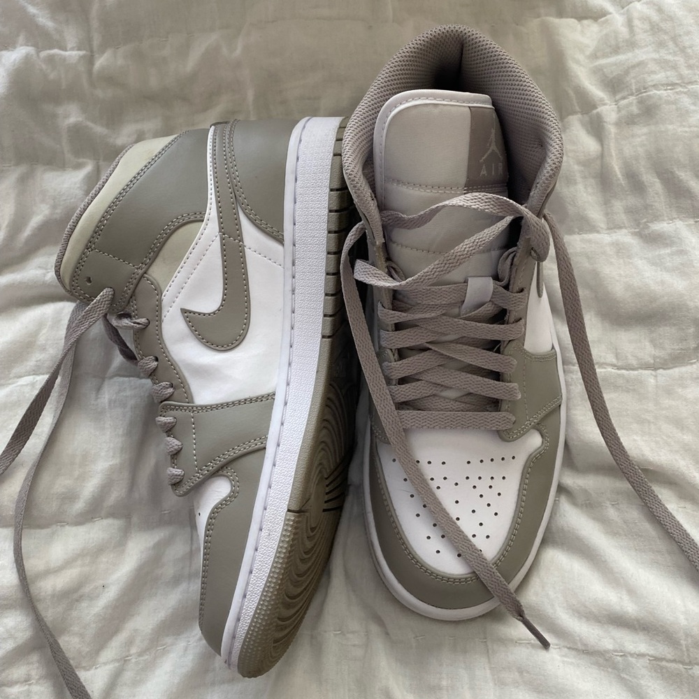 College gray Jordan 1 mids